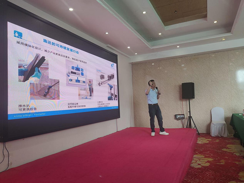 佛山市施达清洁设备公司在郑州的第十八期豫清协公益大讲堂中分享如何在中大型物业竞争中打造领先